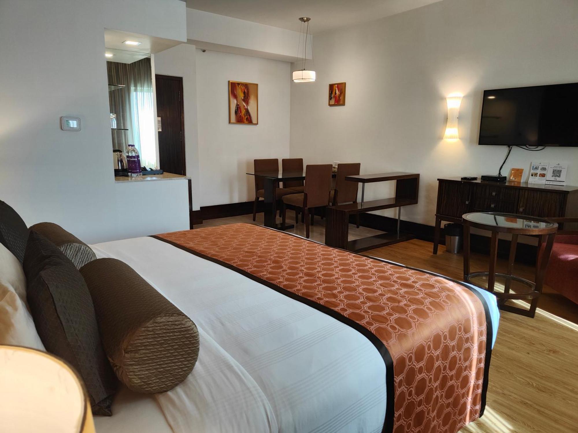 Pride Hotel, Madras Buitenkant foto