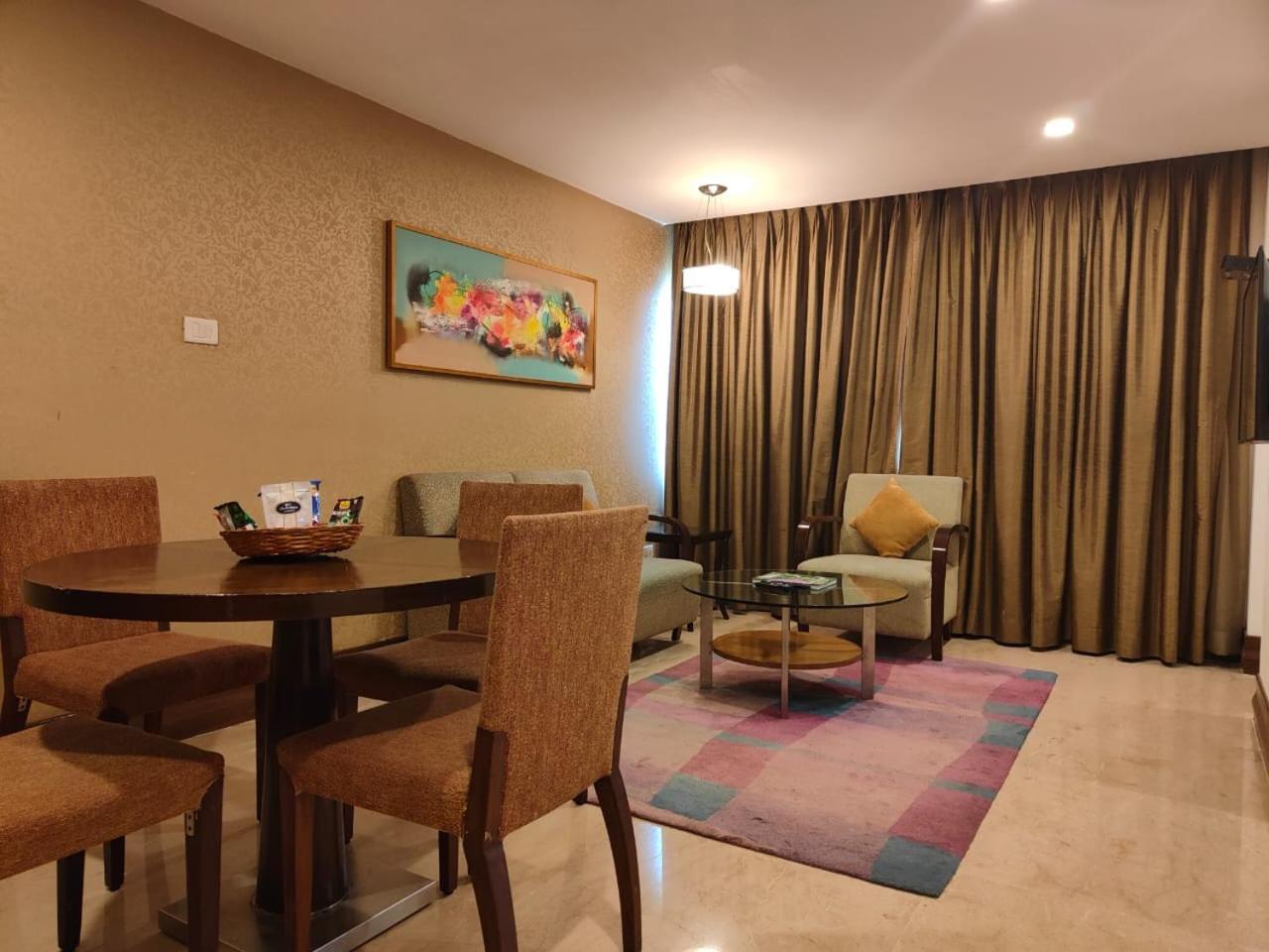 Pride Hotel, Madras Buitenkant foto